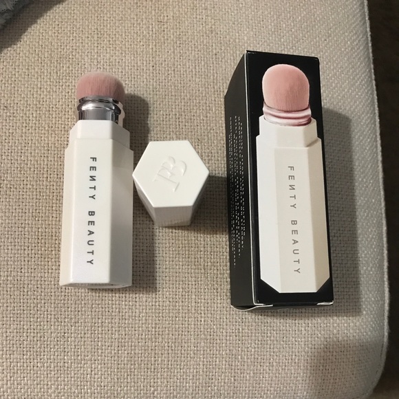 Fenty Beauty Makeup Fenty Beauty Portable Contour Concealer Brush